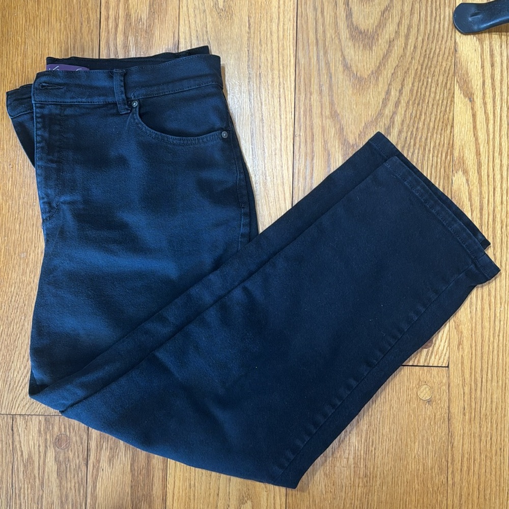 Gloria Vanderbilt Women’s 14 Black Stretchy Straight Leg Pants Short